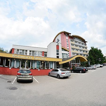 Alexandra Sport Hotel Púchov Esterno foto