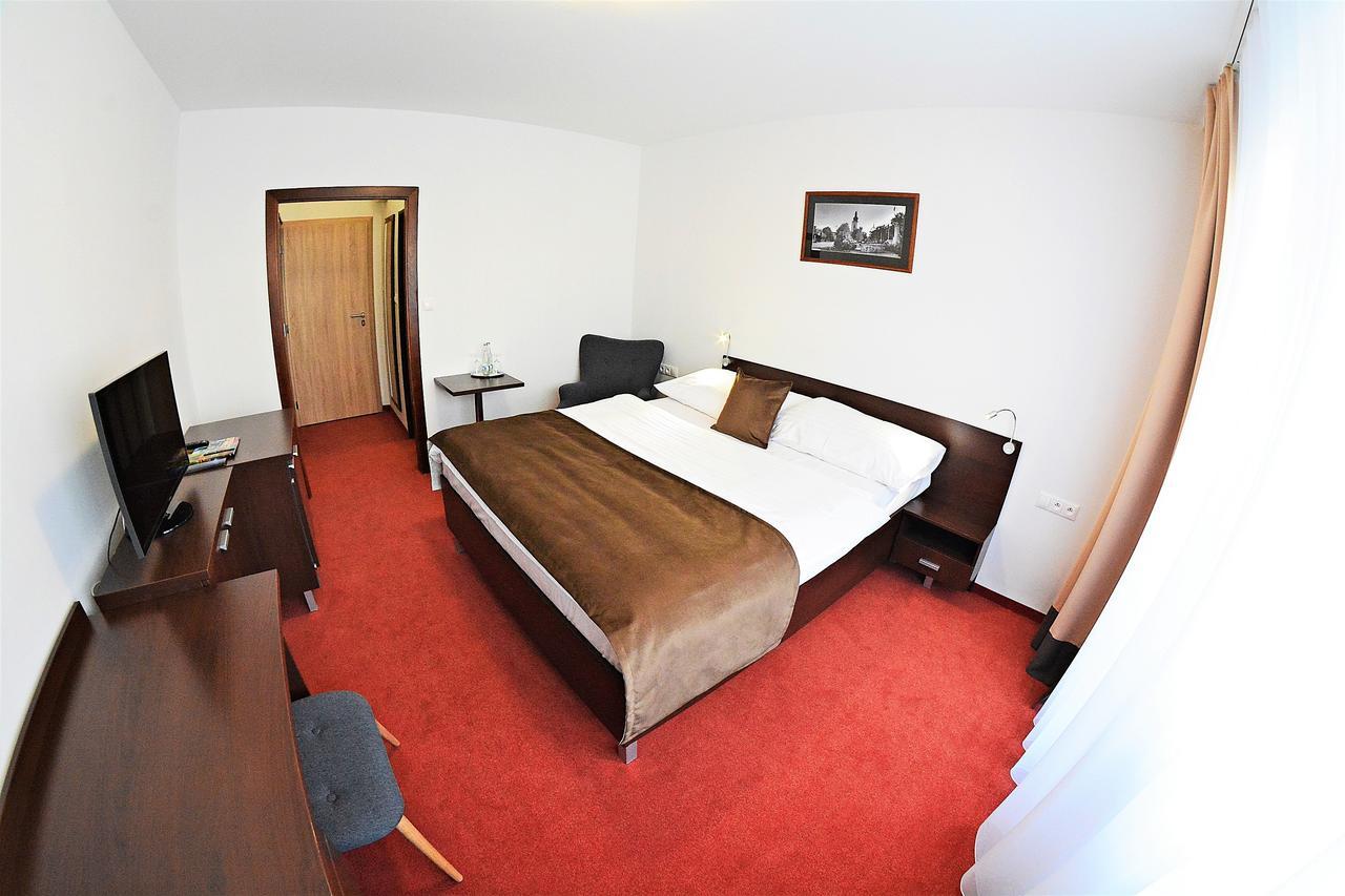 Alexandra Sport Hotel Púchov Esterno foto