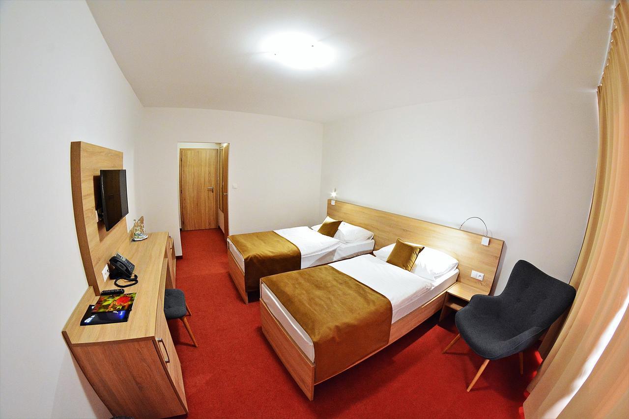 Alexandra Sport Hotel Púchov Esterno foto