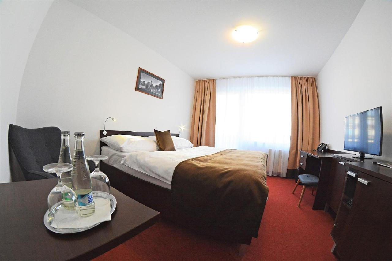 Alexandra Sport Hotel Púchov Esterno foto