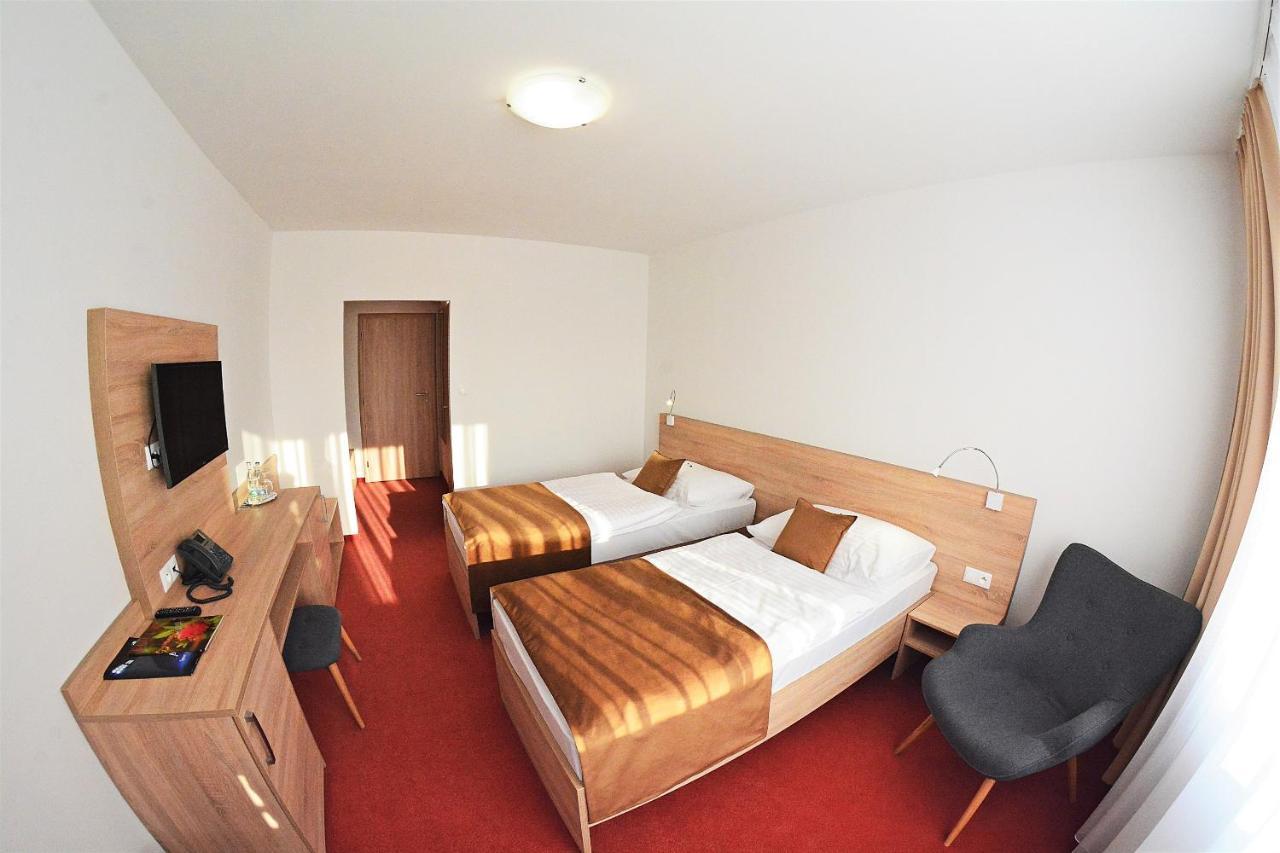 Alexandra Sport Hotel Púchov Esterno foto